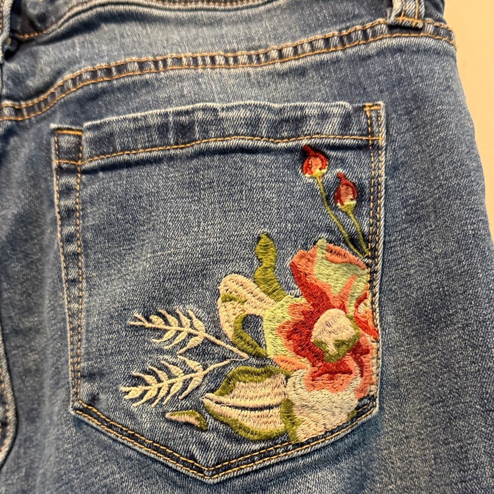 Blank NYC Skinny Classique Embroidered Jeans - Picture 11 of 13